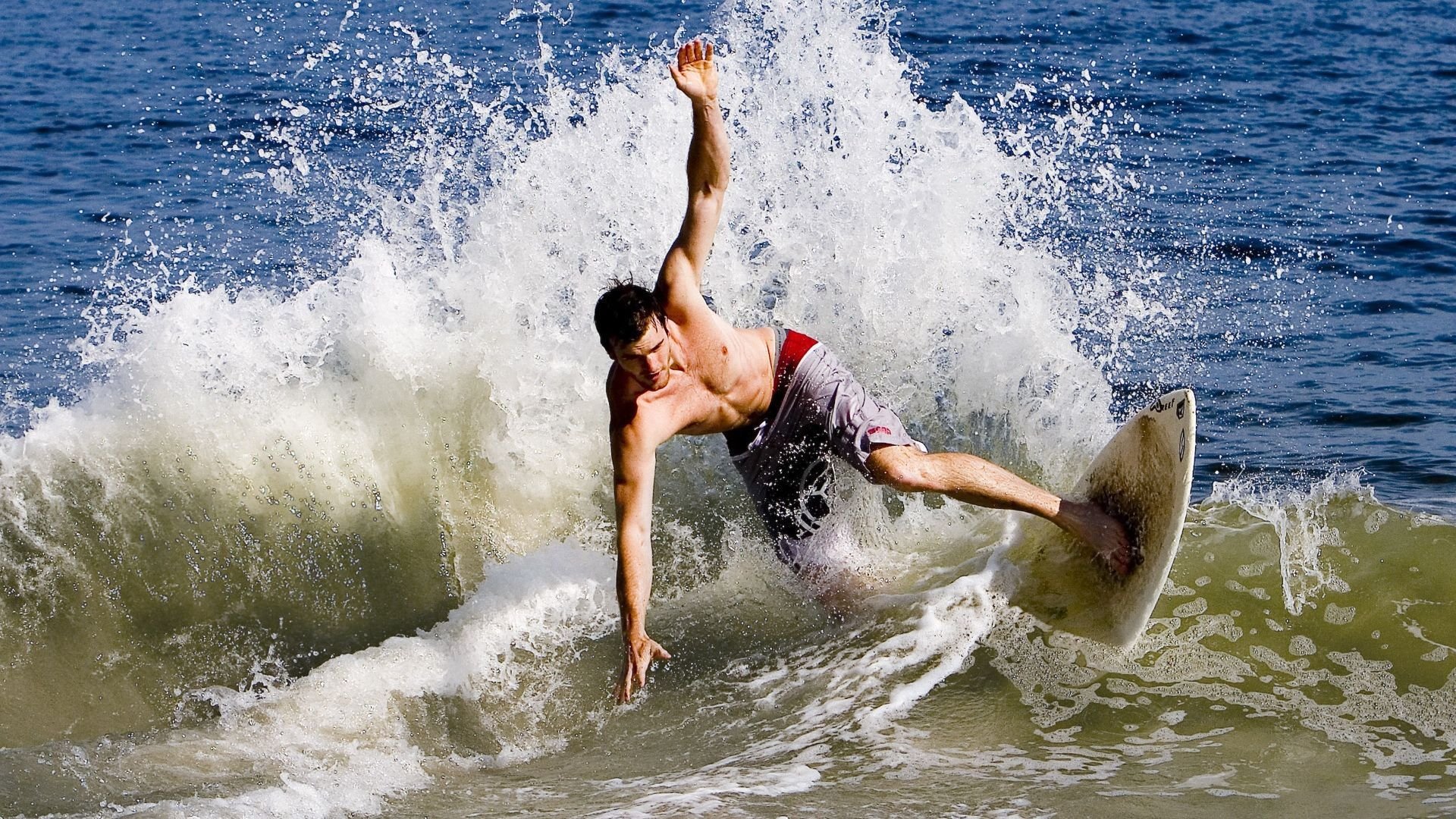 关键时刻在场!布朗尼vs热火集锦:2分2助3断+秀詹姆斯式空接暴扣,布朗尼 nba